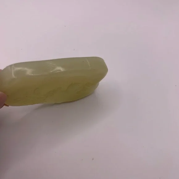 Gorgeous Hetian Jade necklace with carved deer detailing - Picture 4 of 7